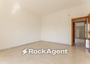 Camera da letto - Three-room apartment via Caprera, 14, Bitonto - photo 13
