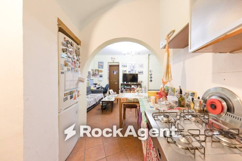 Cucina - Trilocale vico Giannini, Genova (zona Centro Storico) - foto 1