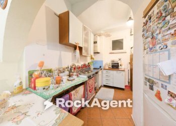 Cucina - Trilocale vico Giannini, Genova (zona Centro Storico) - foto 8