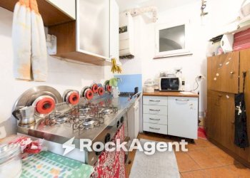 Cucina - Trilocale vico Giannini, Genova (zona Centro Storico) - foto 9