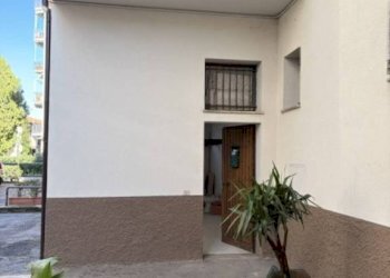 Facciata - Negozio via Bassa, 2, Scandicci - foto 1