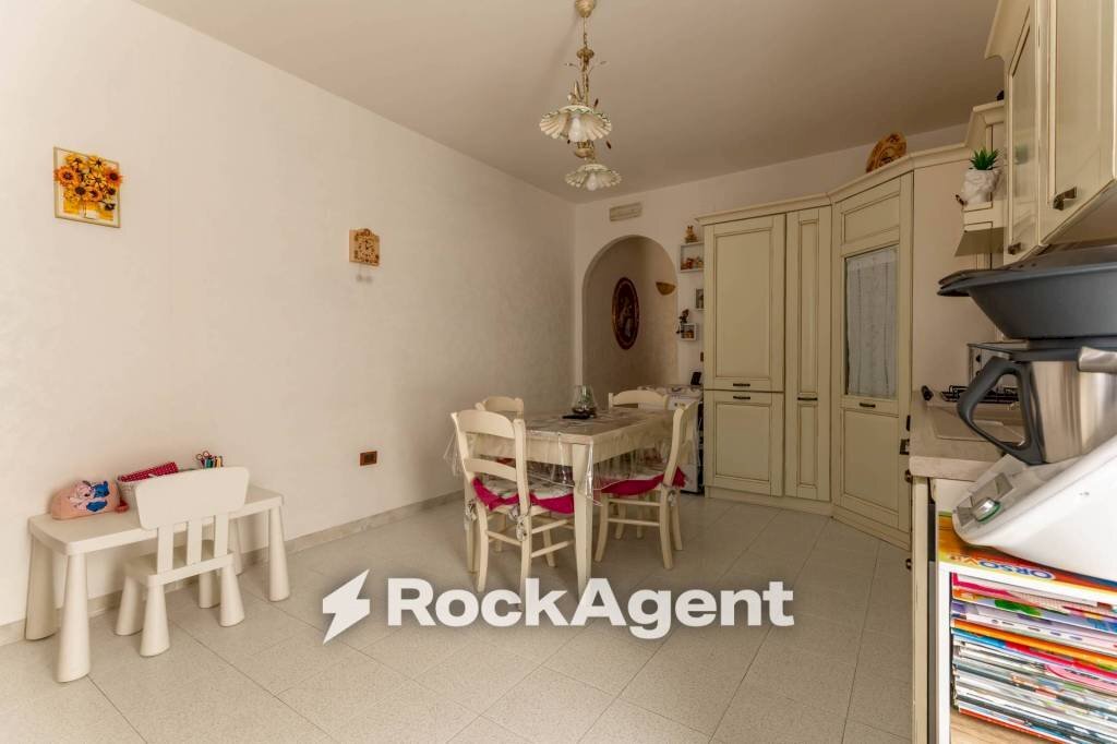 Cucina - Trilocale via Martiri di Via Fani, 25, Valenzano - foto 3