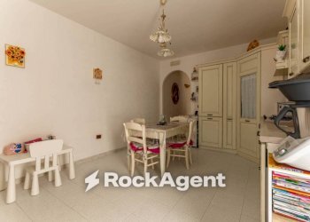 Cucina - Trilocale via Martiri di Via Fani, 25, Valenzano - foto 3
