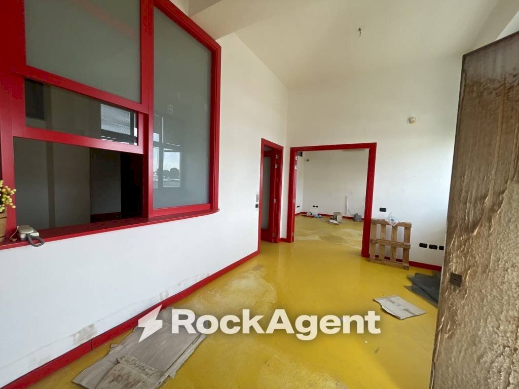 Stanza non arredata - Ufficio via Acquasanta, 31, Salerno - foto 3
