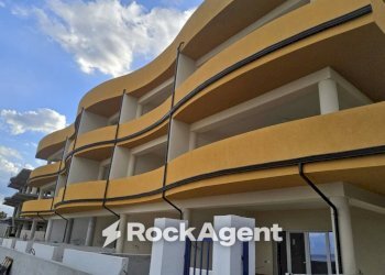 Facciata - Three-room apartment Lungomare delle Palme, Siderno - photo 1