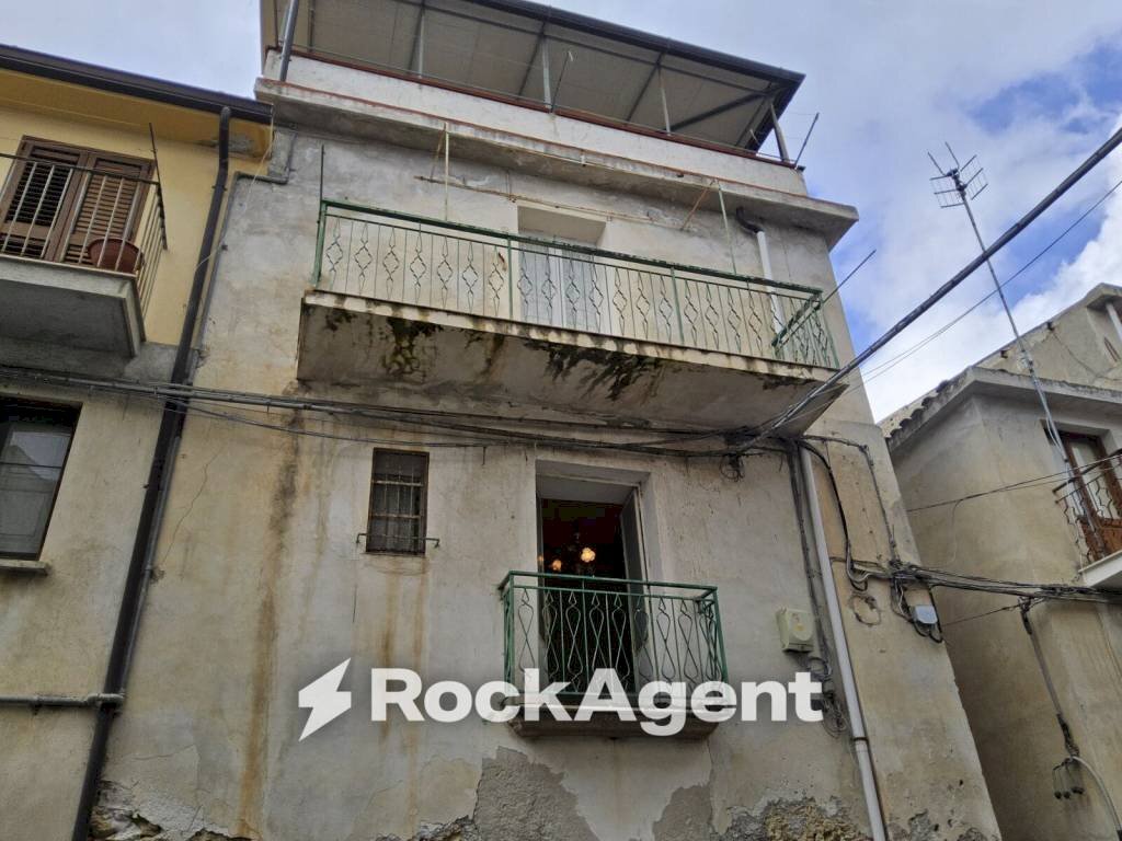 Facciata - Casa indipendente via Giacomo Leopardi, 36, Gioiosa Ionica - foto 2
