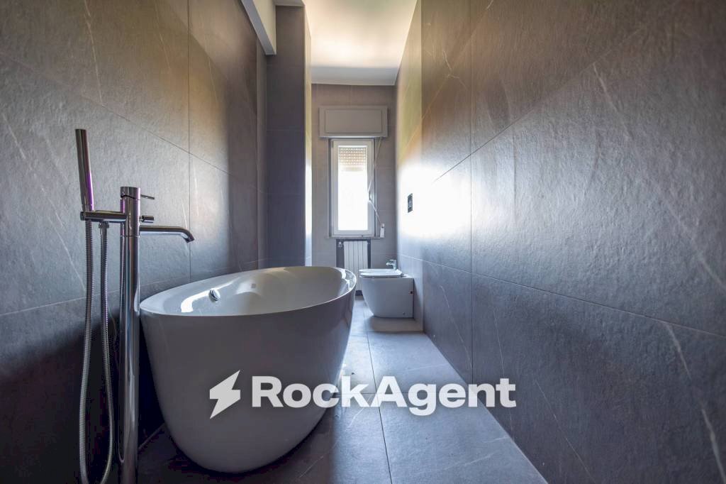 Bagno - Quadrilocale viale Vincenzo de Filippis, 320, Catanzaro - foto 1