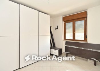 Camera da letto - Bilocale via del Crocifisso, 115, Latina - foto 15