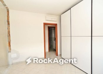 Camera da letto - Bilocale via del Crocifisso, 115, Latina - foto 16