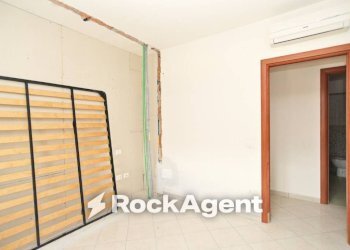 Camera da letto - Bilocale via del Crocifisso, 115, Latina - foto 19