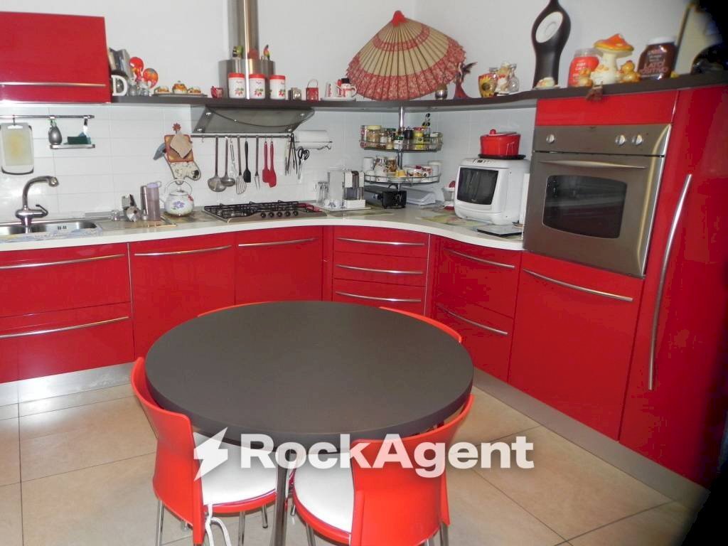 Cucina - Appartamento via Pietro Nenni, 39, Montecarotto - foto 1