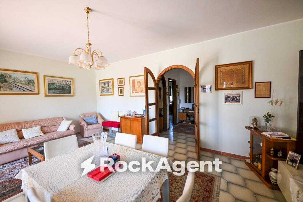 Salone - Four-room apartment viale Brutium, 10, Catanzaro - photo 2