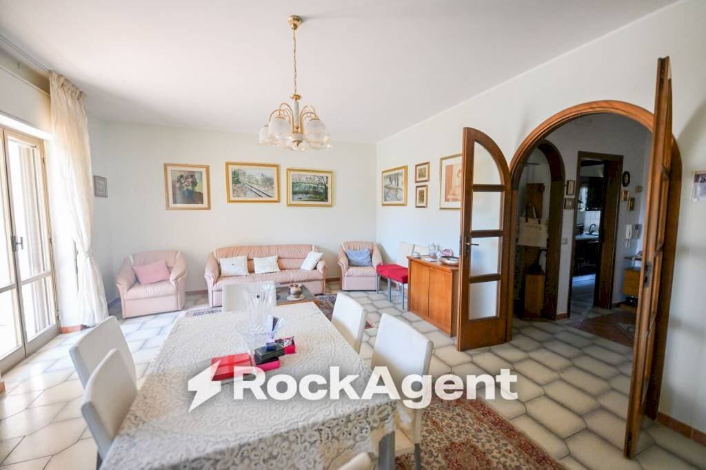 Salone - Four-room apartment viale Brutium, 10, Catanzaro - photo 3
