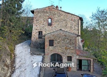 Facciata - Stabile - Palazzo strada Comunale di Catignano, Gambassi Terme - foto 2