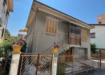 Villa Vallecrosia - foto 1