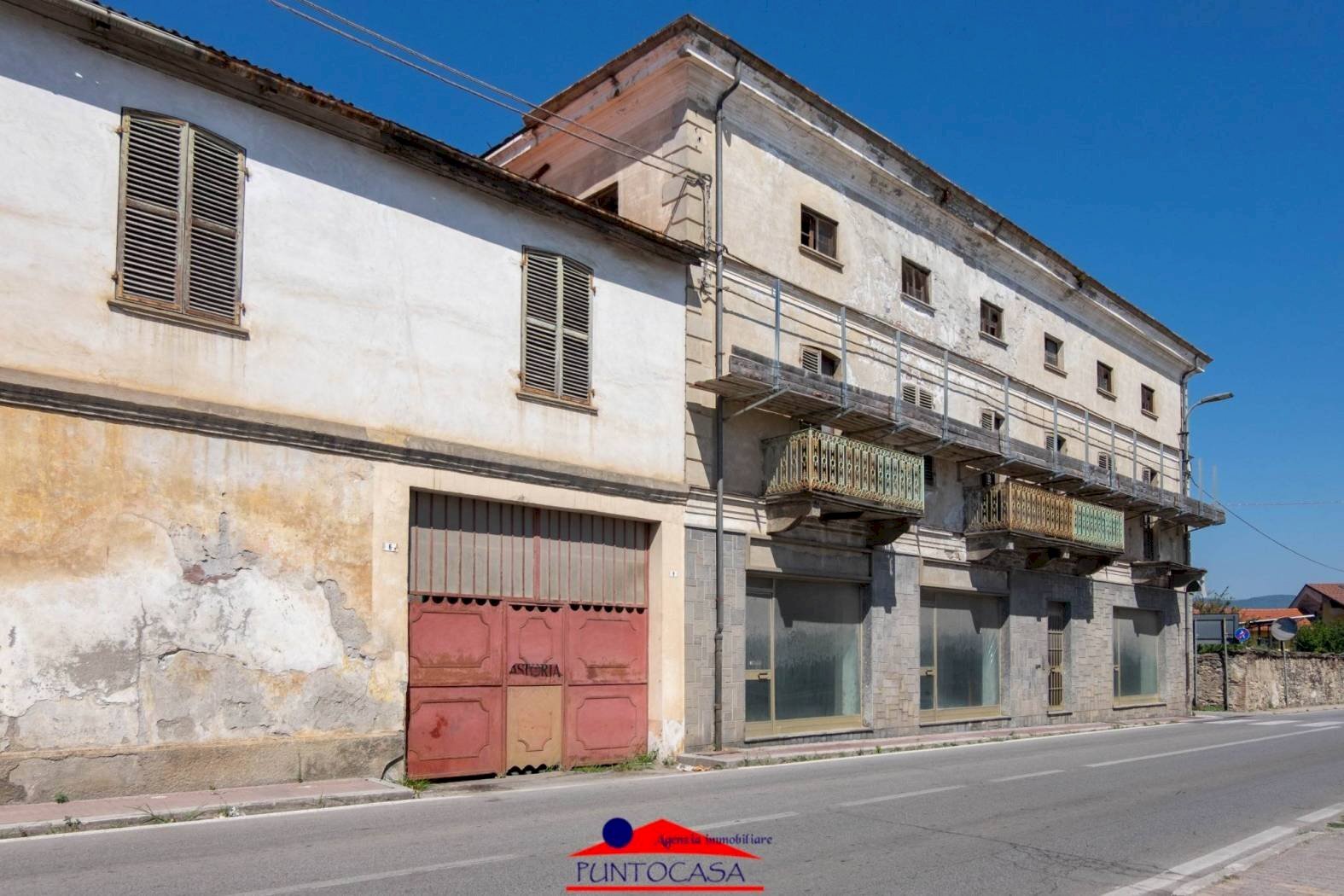 Stable - Palace Via Giacomo Matteotti, 8, Caraglio - photo 1