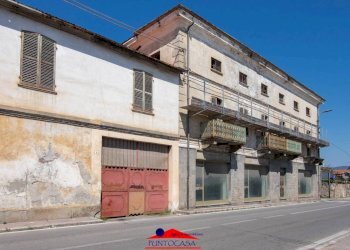 Stable - Palace Via Giacomo Matteotti, 8, Caraglio - photo 1
