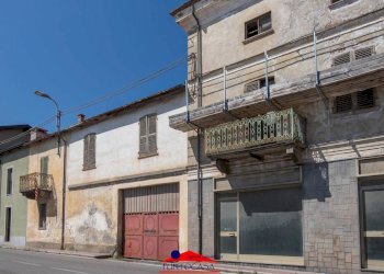 Stable - Palace Via Giacomo Matteotti, 8, Caraglio - photo 3