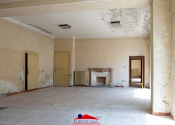 Stable - Palace Via Giacomo Matteotti, 8, Caraglio - photo 6