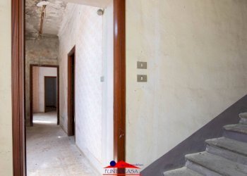 Stable - Palace Via Giacomo Matteotti, 8, Caraglio - photo 12