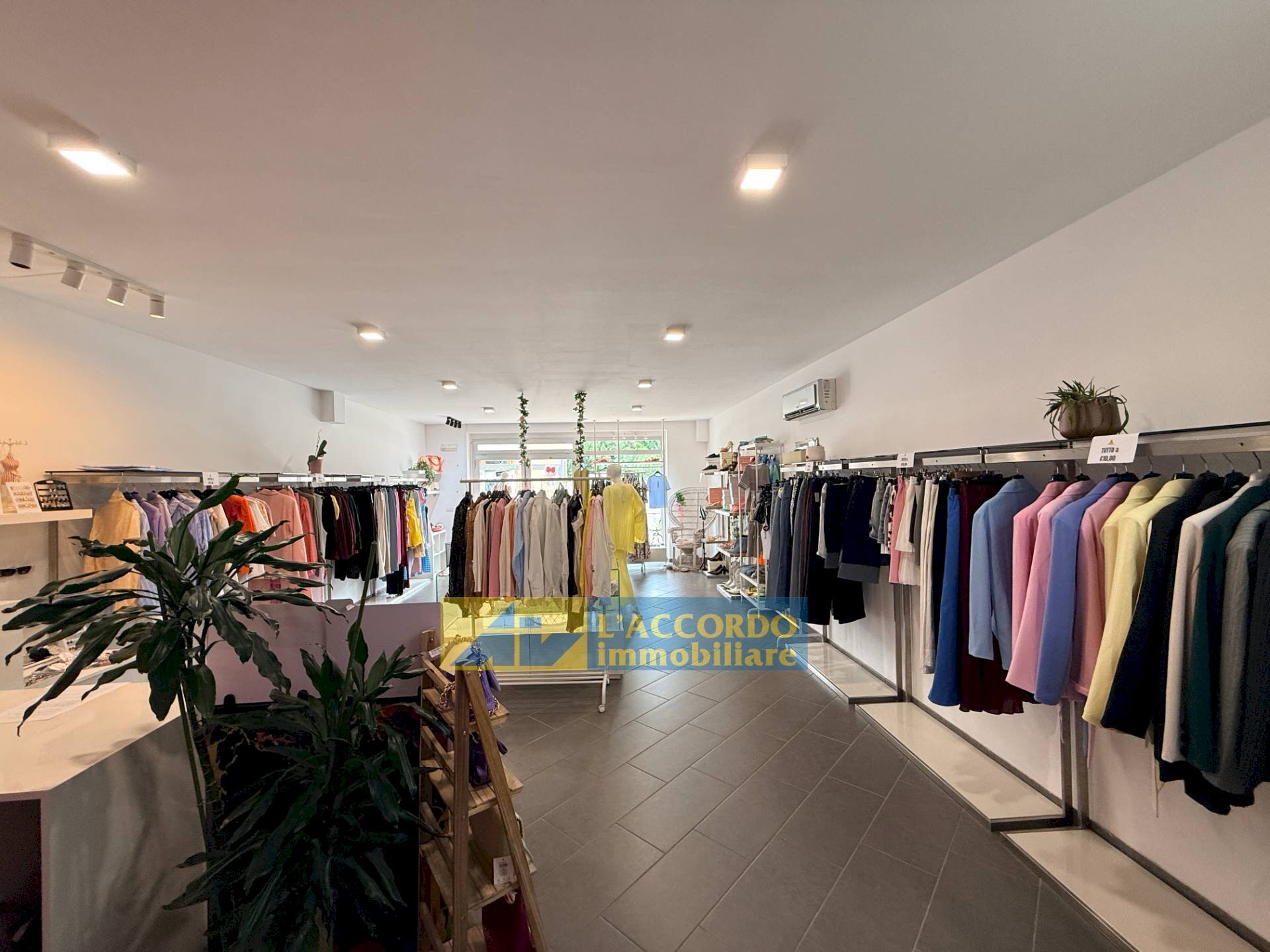 Foto 1 - Commercial Premises Via Aterno
 
280, Chieti - photo 1