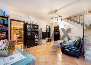 Sala da pranzo - Villa a Schiera Via Francesco Balilla Pratella
 
30, Roma - foto 1