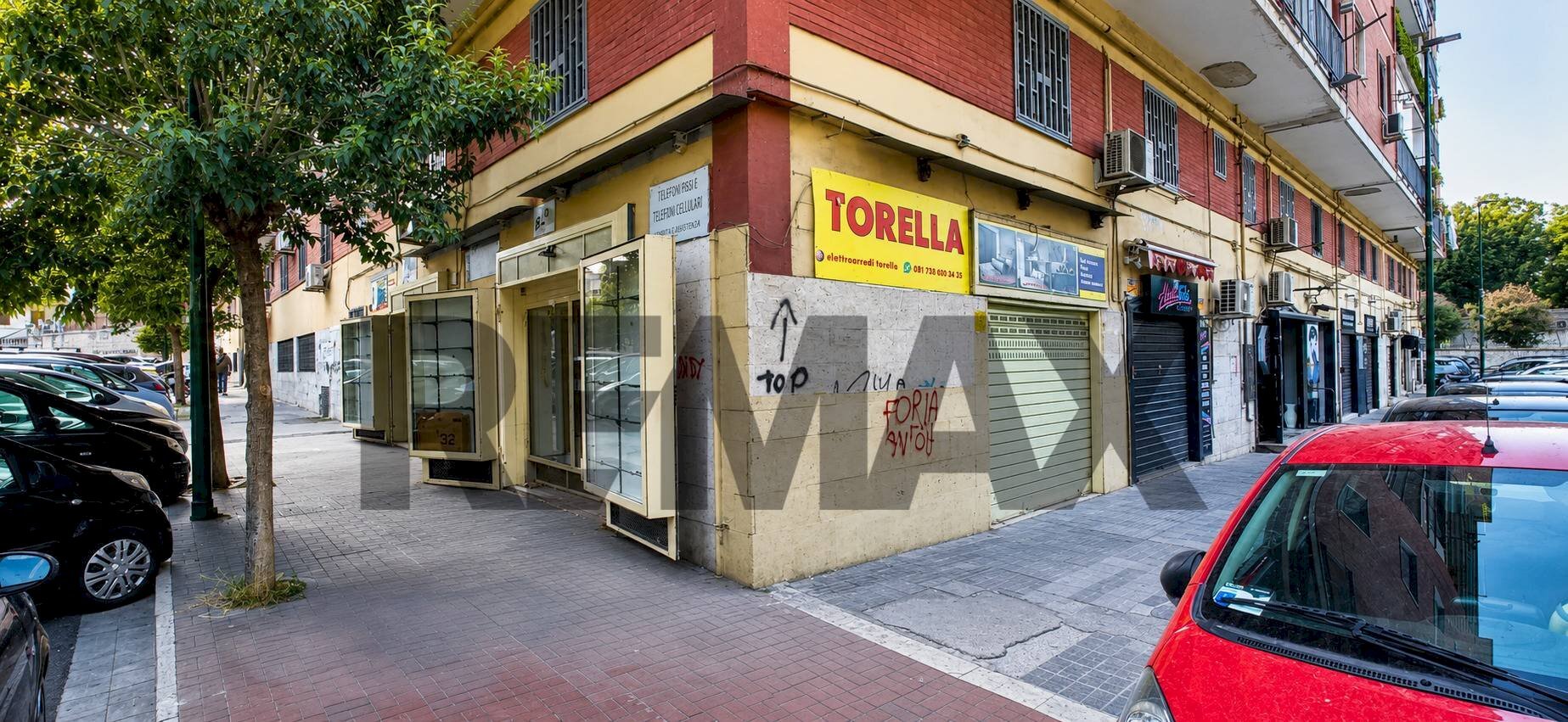 Edificio all\'aperto - Locale Commerciale Viale privato delle nebulose
 
6, Napoli - foto 1
