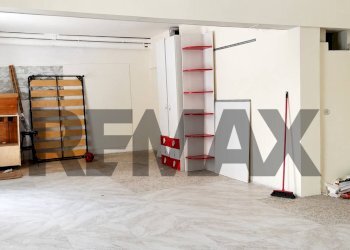 Stanza vuota - Locale Commerciale Viale privato delle nebulose
6, Napoli - foto 6