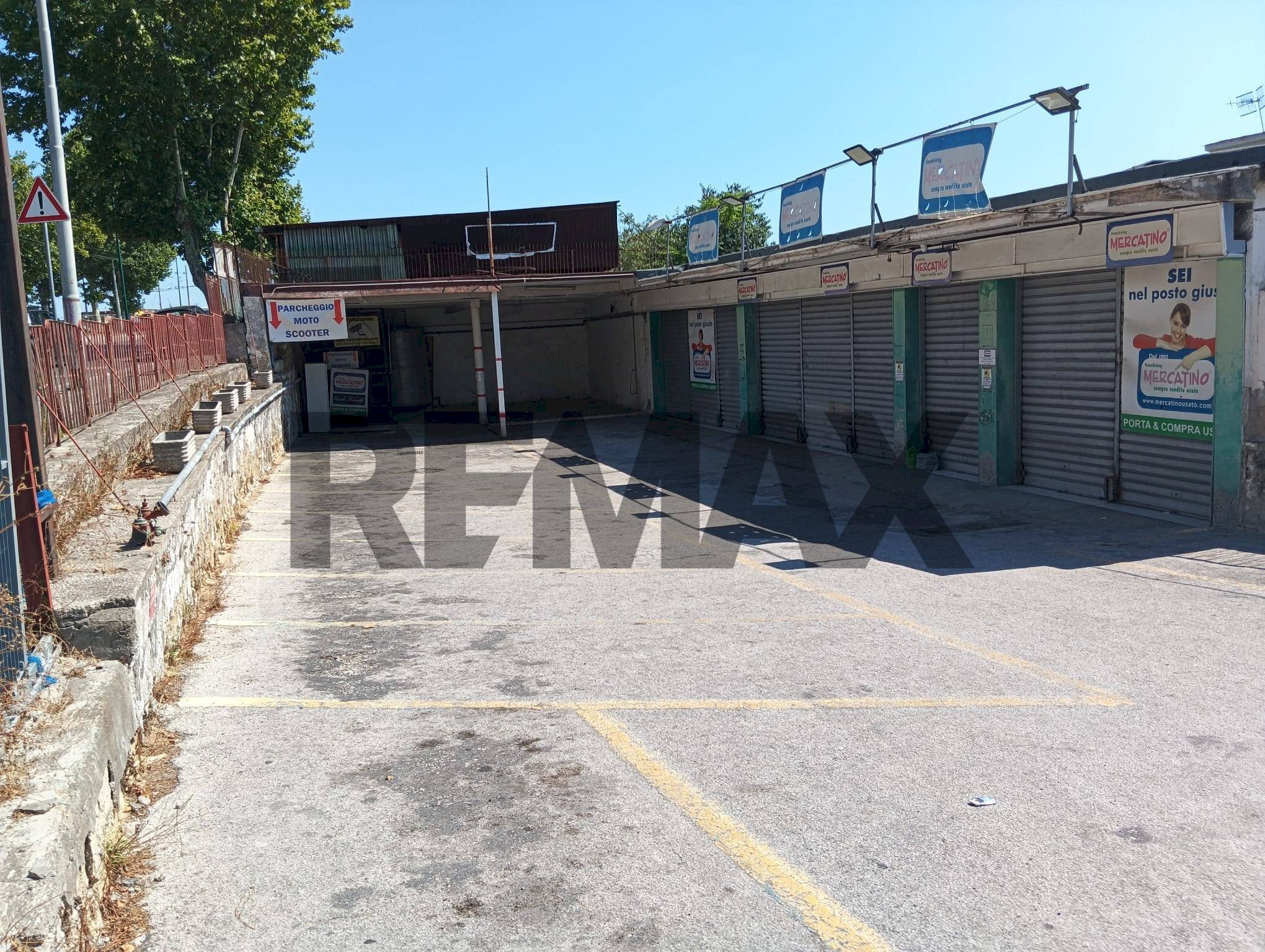 Edificio all\'aperto - Locale Commerciale Via Nuova Del Campo
 
50, Napoli - foto 1