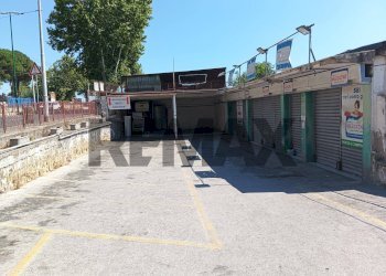 Edificio all\'aperto - Locale Commerciale Via Nuova Del Campo
50, Napoli - foto 3
