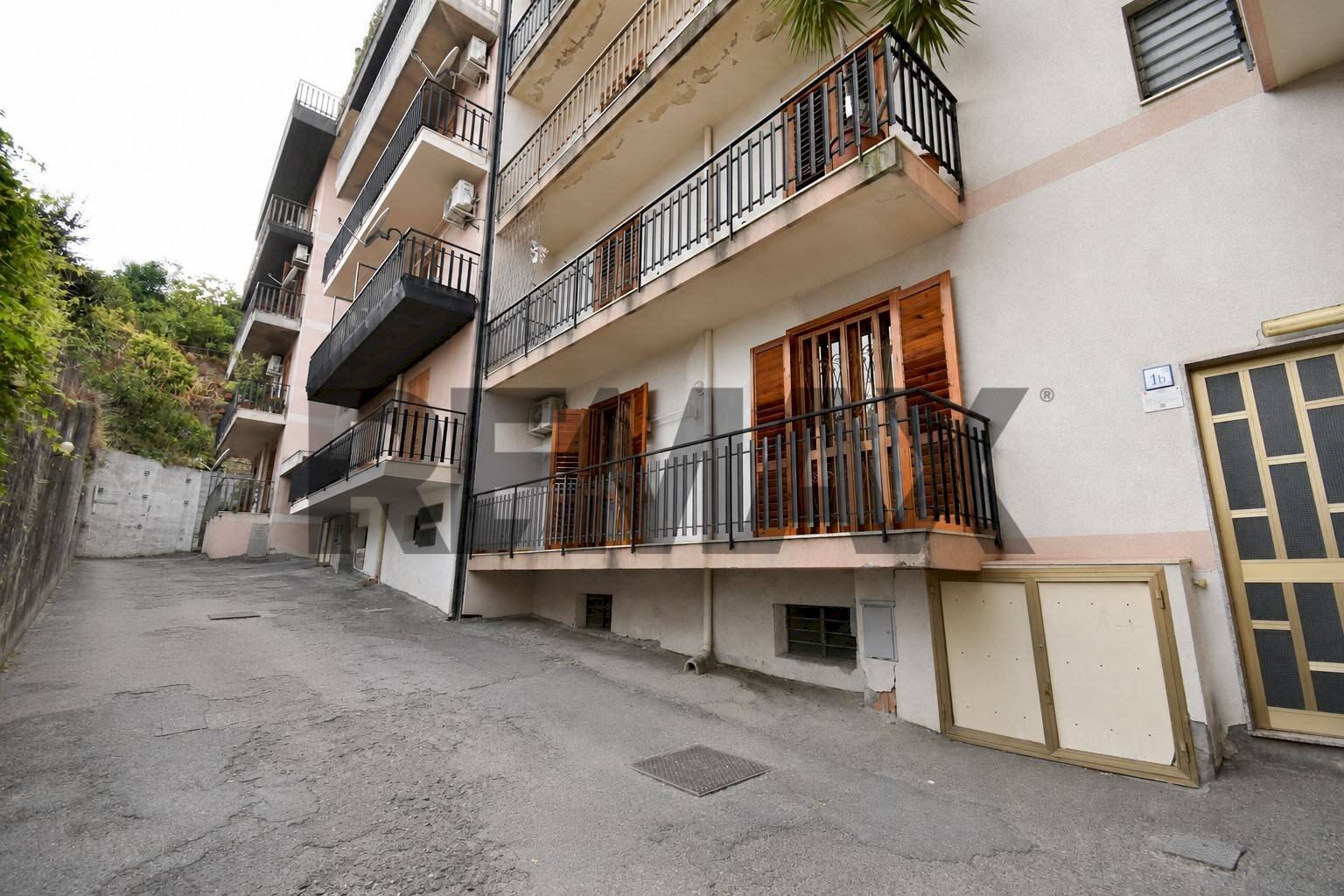 Edificio all\'aperto - Four-room apartment Via Giglio
 
1B, Aci Catena - photo 1