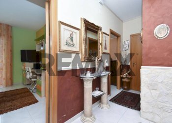 Hall / corridoio - Four-room apartment Via Giglio
 
1B, Aci Catena - photo 11