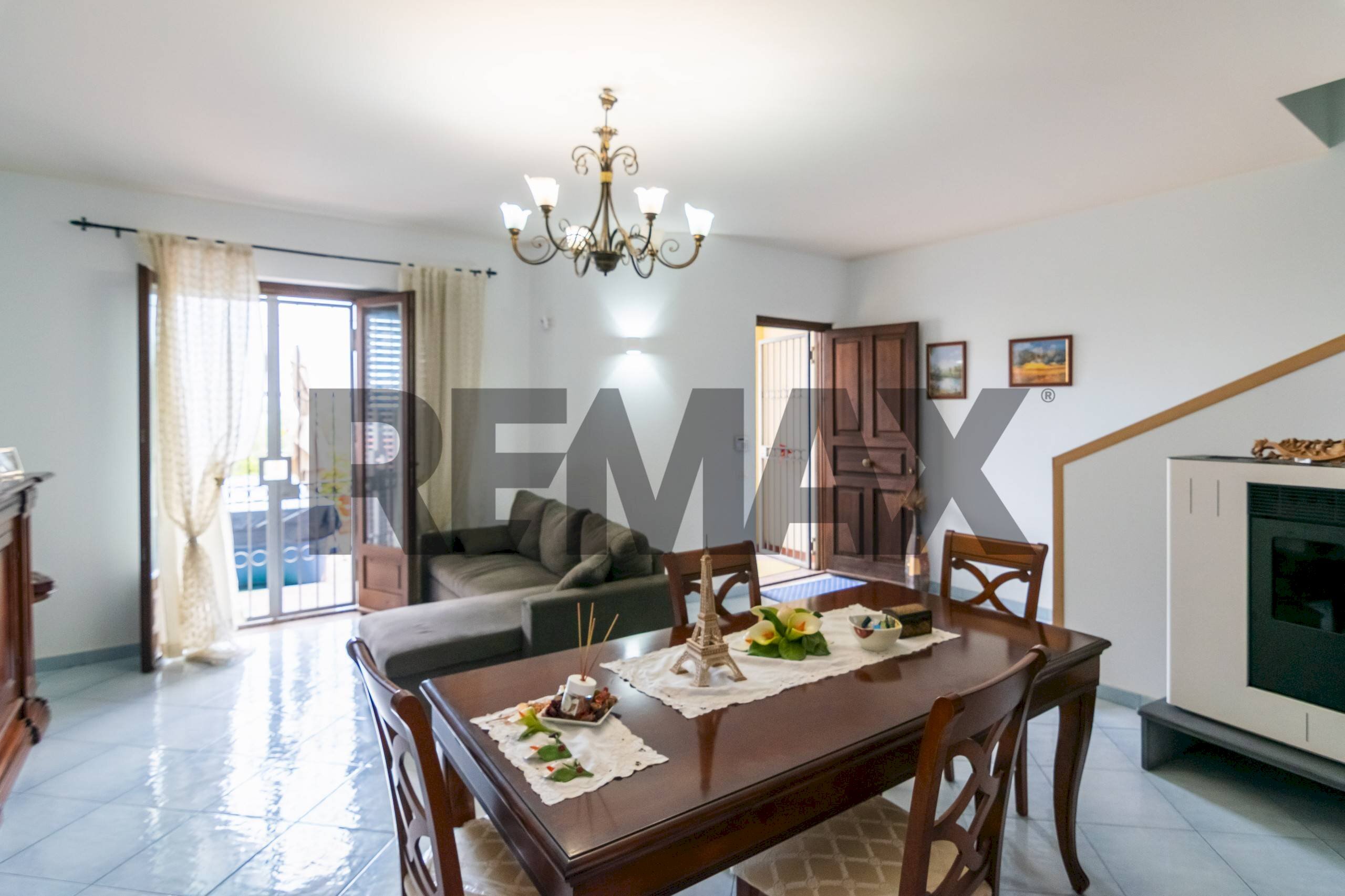 Sala da pranzo - Villa a Schiera Via Castelnuovo Don Bosco
snc, Acireale - foto 2