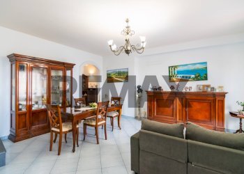 Sala da pranzo - Villa a Schiera Via Castelnuovo Don Bosco
 
snc, Acireale - foto 4
