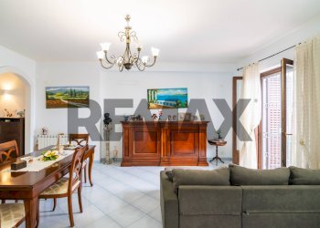 Sala da pranzo - Villa a Schiera Via Castelnuovo Don Bosco
 
snc, Acireale - foto 5