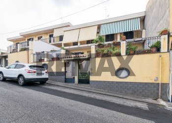 Edificio all\'aperto - Villa a Schiera Via Castelnuovo Don Bosco
 
snc, Acireale - foto 1