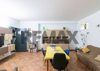 Sala da pranzo - Villa a Schiera Via Castelnuovo Don Bosco
 
snc, Acireale - foto 33