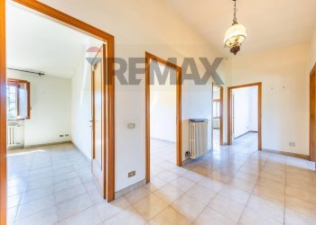 Hall / corridoio - Villa VIA CASTAGNOLE
 
13, Marino - photo 23
