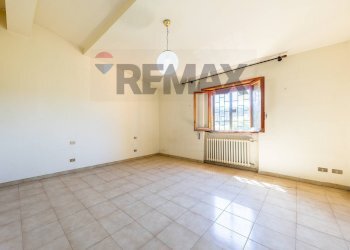 Stanza vuota - Villa VIA CASTAGNOLE
 
13, Marino - photo 31