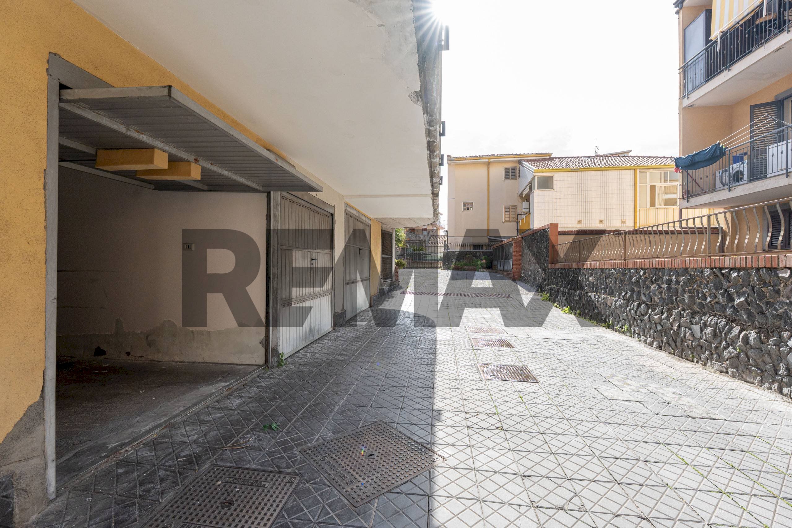 Edificio all\'aperto - Box VIA VITTORIO EMANUELE (VICO PREMUDA  )
 
1, Gravina di Catania - photo 1