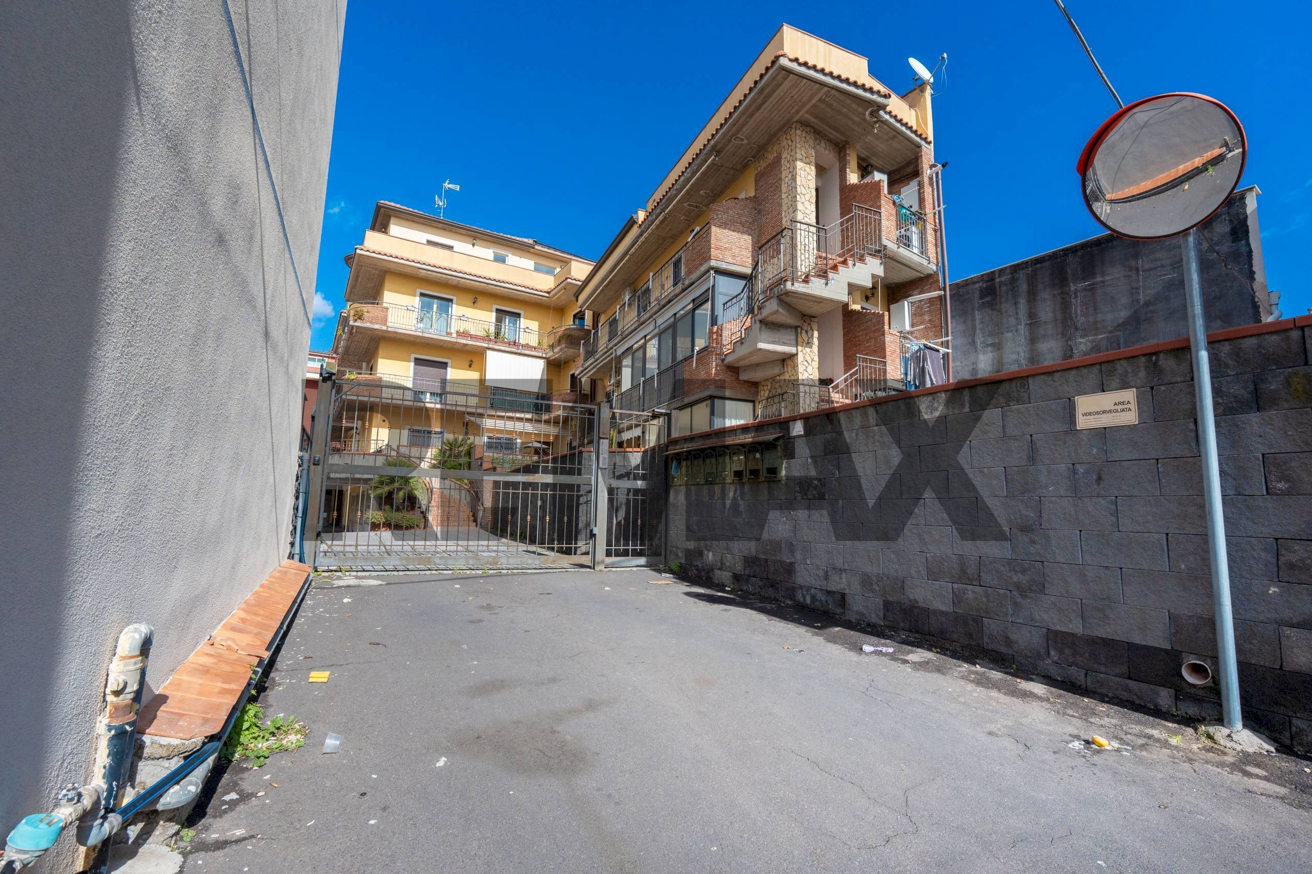 Edificio all\'aperto - Box VIA VITTORIO EMANUELE (VICO PREMUDA )
1, Gravina di Catania - photo 3