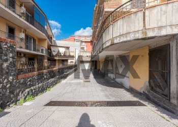 Edificio all\'aperto - Box VIA VITTORIO EMANUELE (VICO PREMUDA  )
 
1, Gravina di Catania - photo 6