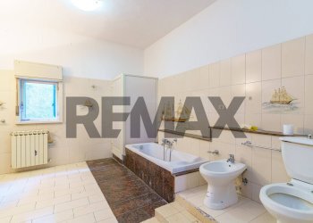 Bagno - Villa via america
 
11, Gravina di Catania - foto 10
