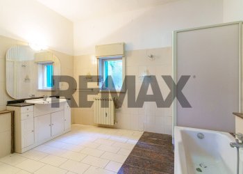 Bagno - Villa via america
 
11, Gravina di Catania - foto 11