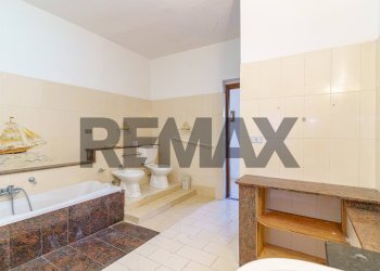 Bagno - Villa via america
 
11, Gravina di Catania - foto 13