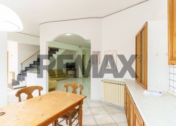 Sala da pranzo - Villa via america
 
11, Gravina di Catania - foto 31