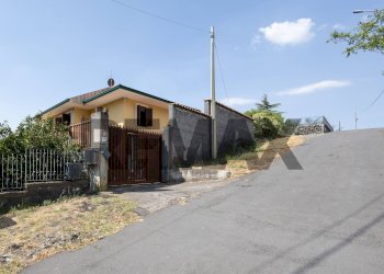 Casa all\'aperto - Villa via sicilia
 
2, Nicolosi - foto 3
