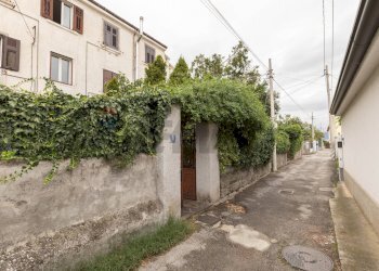 Edificio all\'aperto - Two-room apartment Via Dei Caldana
8, Trieste - photo 12