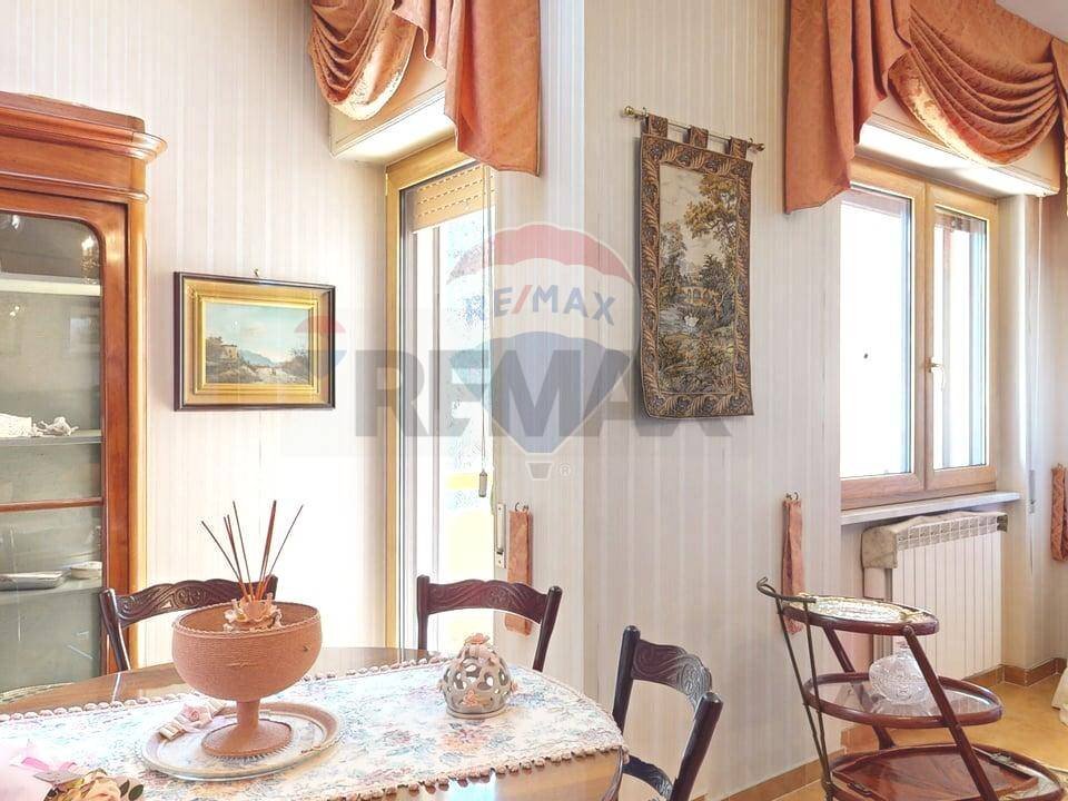 Sala da pranzo - Appartamento Via Giuseppe De Falco
4, Caserta - foto 2