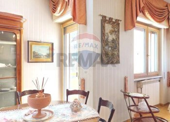Sala da pranzo - Appartamento Via Giuseppe De Falco
4, Caserta - foto 4